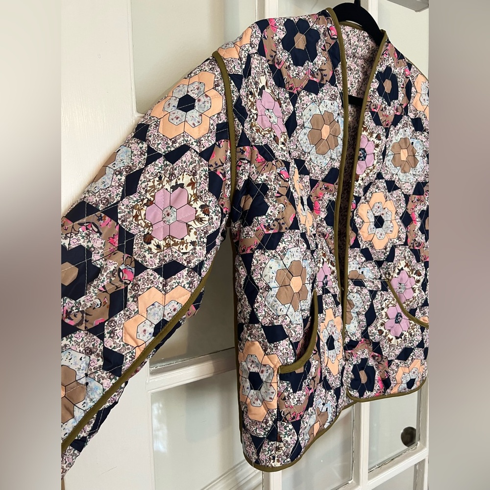 Quilted patchwork floral lightweight jacket convertible vest! - Picture 6 of 8